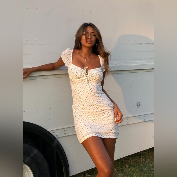 Princess Polly Dresses & Skirts - Princess Polly Natalina White Rose Floral Mini Dress Sundress Summer Size 4